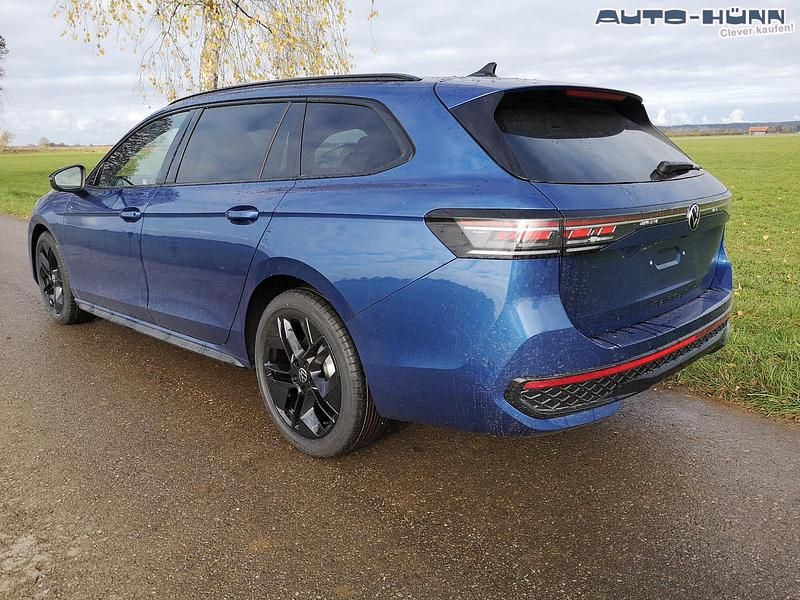Neu VW Passat R-line 220 PS (161 kW) 2025 Reefblau metallic Kombi