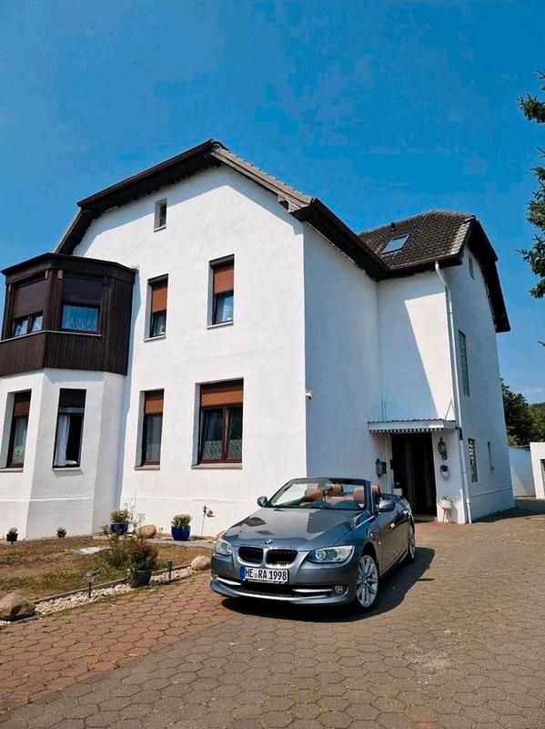 Grau Gebraucht 2011 BMW 318 Cabriolet Cabrio | 11.399 € (Fairer Preis) - Bild 1/4