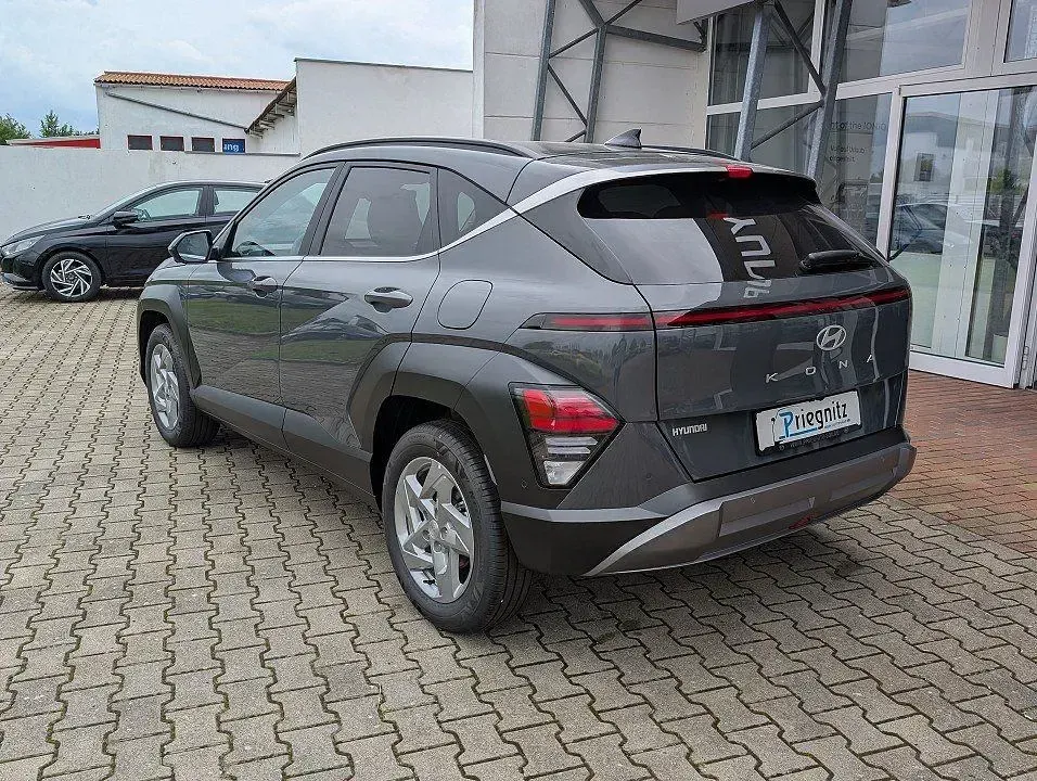Gebraucht Hyundai Kona Trend 139 PS (102 kW) 2025 Ecotronic grey SUV