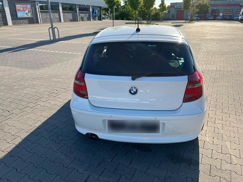 Gebraucht BMW 116 122 PS (89 kW) 2007 Weiß Kleinwagen