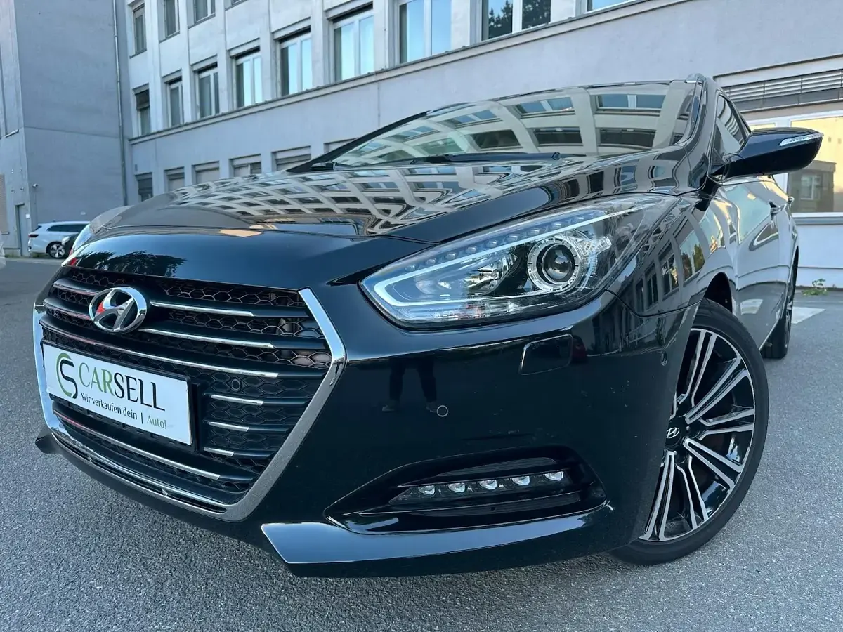 Gebraucht Hyundai i40 Premium 141 PS (103 kW) 2017 Schwarz Kombi