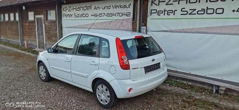 Gebraucht Ford Fiesta Style 68 PS (50 kW) 2007 Frostweiß Kleinwagen