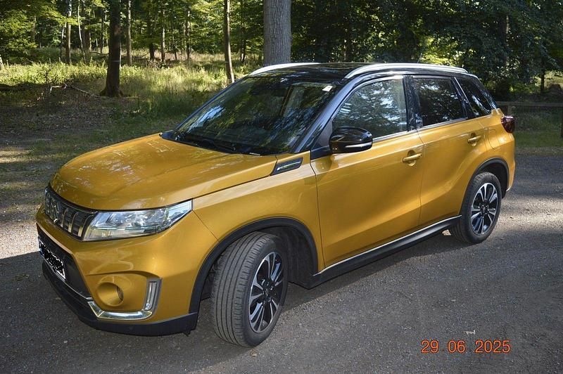 Gold Gebraucht 2021 Suzuki Vitara Comfort+ SUV | 15.100 € (Guter Preis) - Bild 1/4
