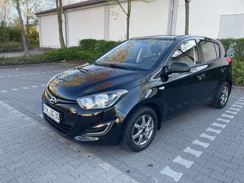Gebraucht Hyundai i20 Classic 86 PS (63 kW) 2014 Schwarz Kleinwagen