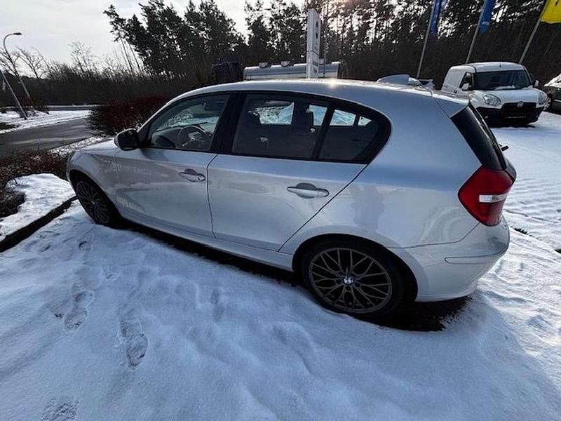 Gebraucht BMW 116 122 PS (89 kW) 2011 Titansilber metallic Kleinwagen