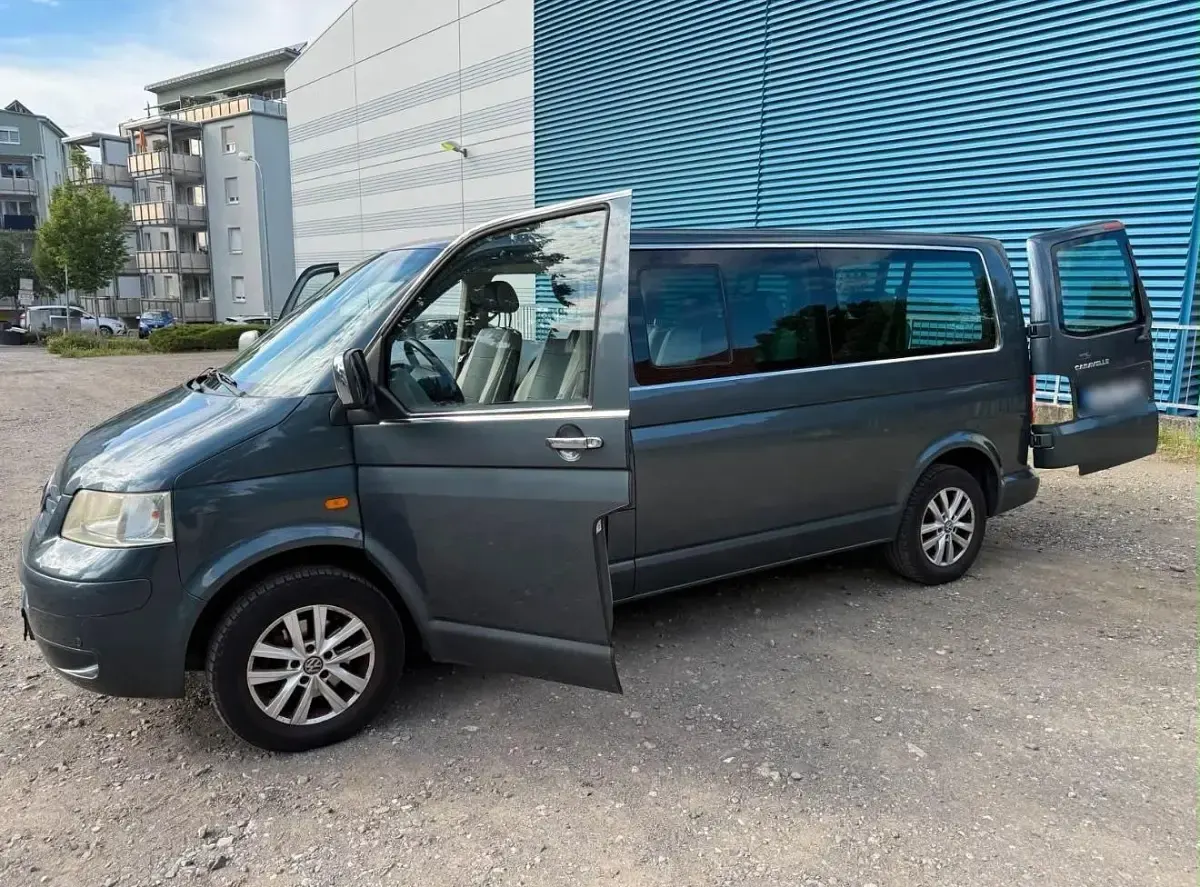 Gebraucht VW Caravelle 179 PS (131 kW) 2007 Grau Van