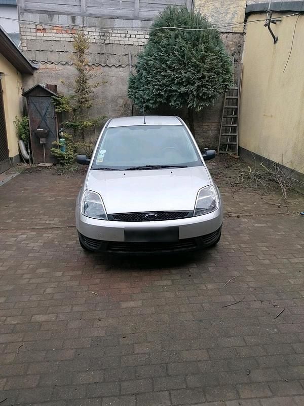 Gebraucht Ford Fiesta 60 PS (44 kW) 2002 Silber Kleinwagen