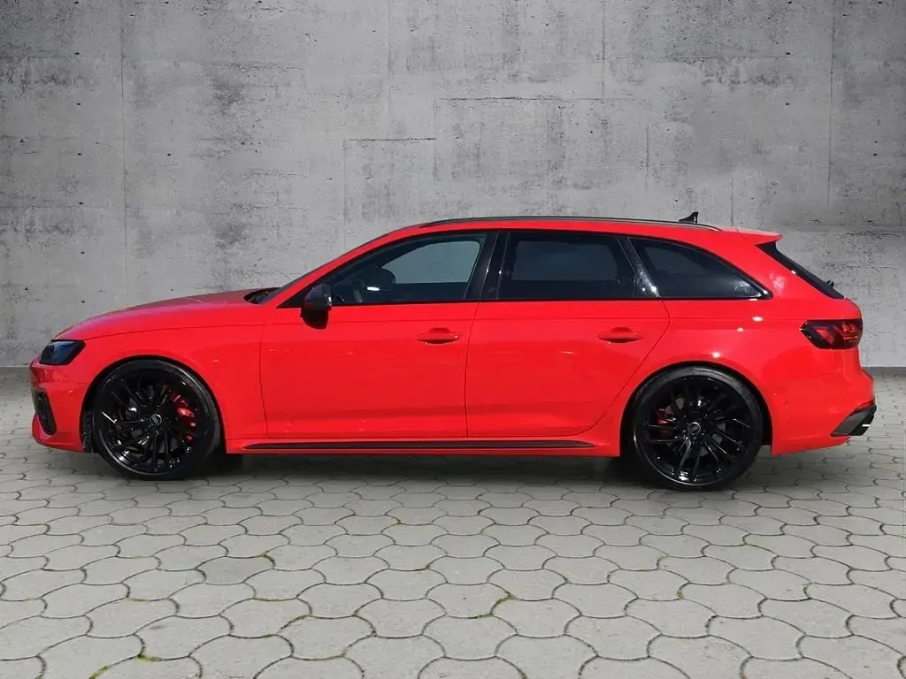 Gebraucht Audi RS4 Sport 450 PS (330 kW) 2023 Tangorot metallic Kombi