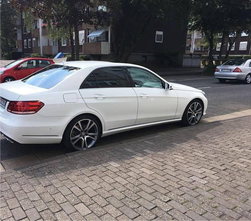 Weiß Gebraucht 2015 Mercedes E350 Limousine | 22.999 € (Fairer Preis) - Bild 1/3