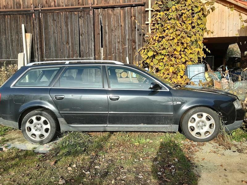 Usata Audi A6 150 CV (110 kW) 2001 Nero Station wagon