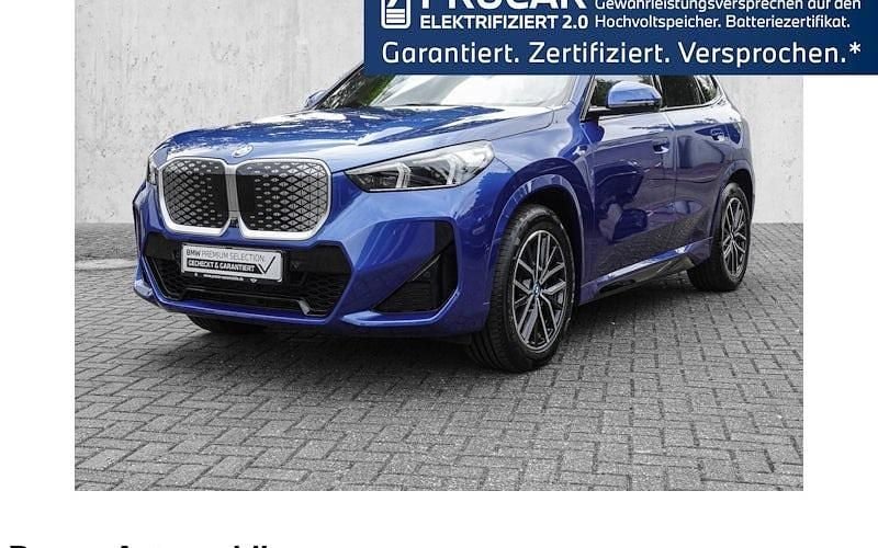 Blau Gebraucht 2024 BMW iX1 M Sport SUV | 44.840 € (Fairer Preis) - Bild 1/4