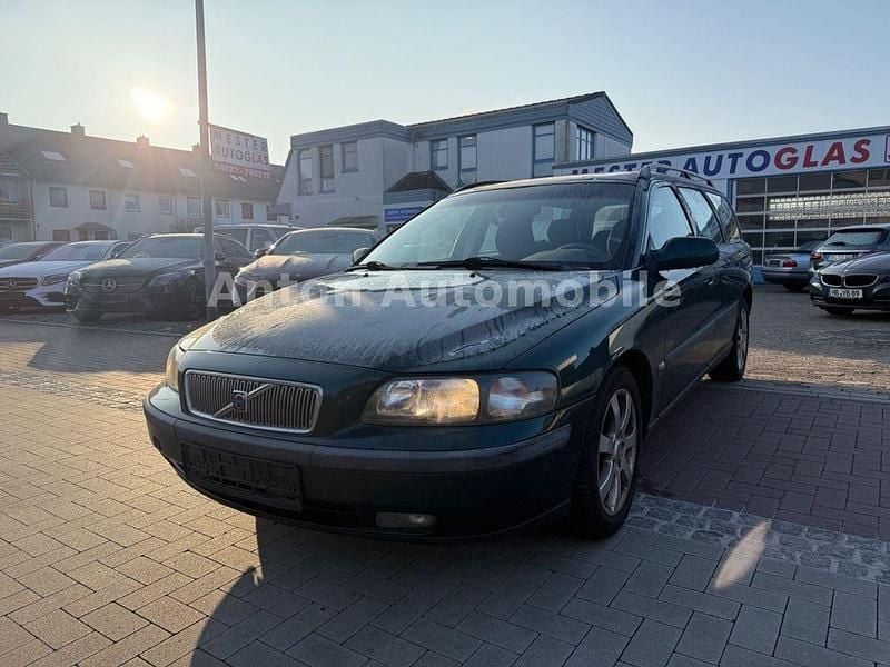 Grün Gebraucht 2001 Volvo V70 Comfort Kombi | 1.990 € (Superpreis) - Bild 1/4
