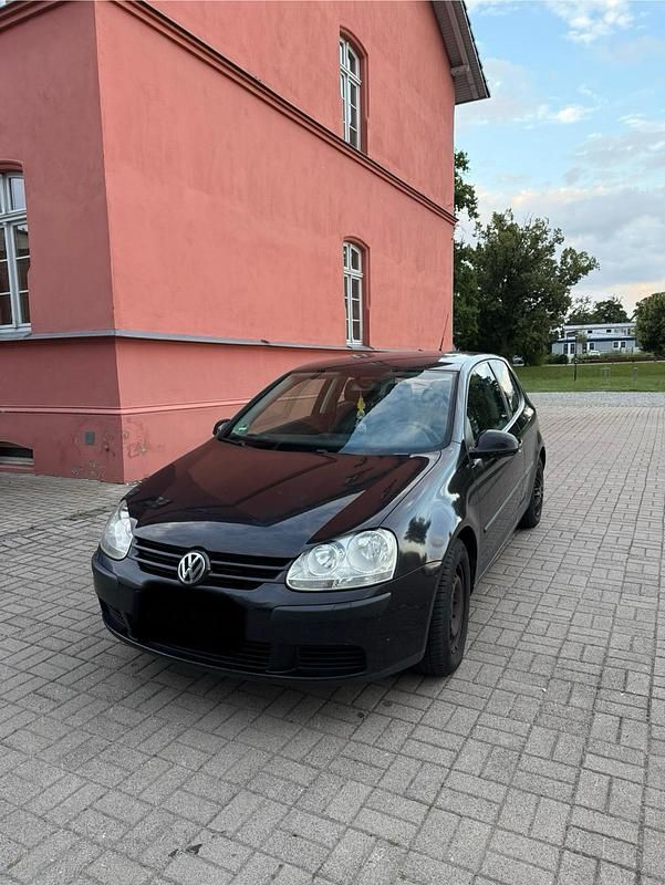 Schwarz Gebraucht 2005 VW Golf V Kleinwagen | 700 € (Superpreis) - Bild 1/4