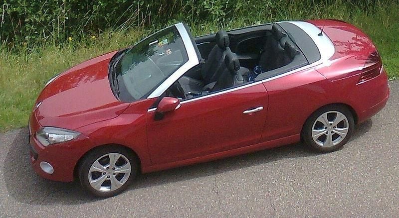 Gebraucht Renault Mégane Cabriolet Dynamique 140 PS (102 kW) 2011 Rot Cabrio