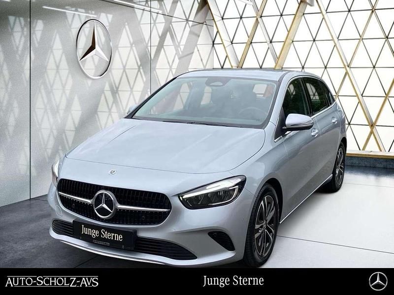 Metalliclack hightechsilber Gebraucht 2024 Mercedes B180 Progressive Van / Kleinbus | 29.487 € (Superpreis) - Bild 1/4