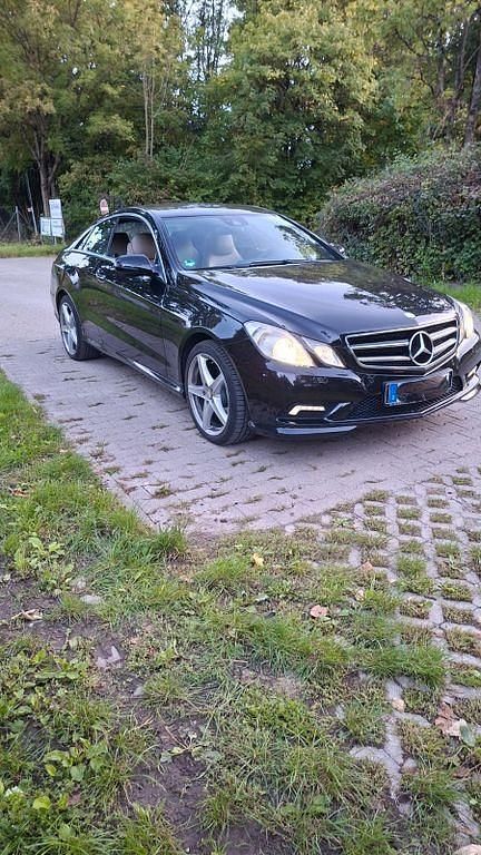 Schwarz Gebraucht 2009 Mercedes E350 Coupé | 16.000 € (Teuer) - Bild 1/4