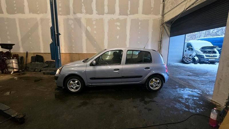 Gebraucht Renault Clio II 54 PS (39 kW) 2004 Blau Kleinwagen