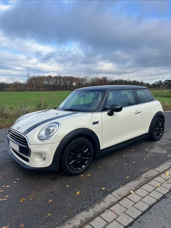 Weiß Gebraucht 2016 Mini Cooper Kleinwagen | 12.350 € (Guter Preis) - Bild 1/4