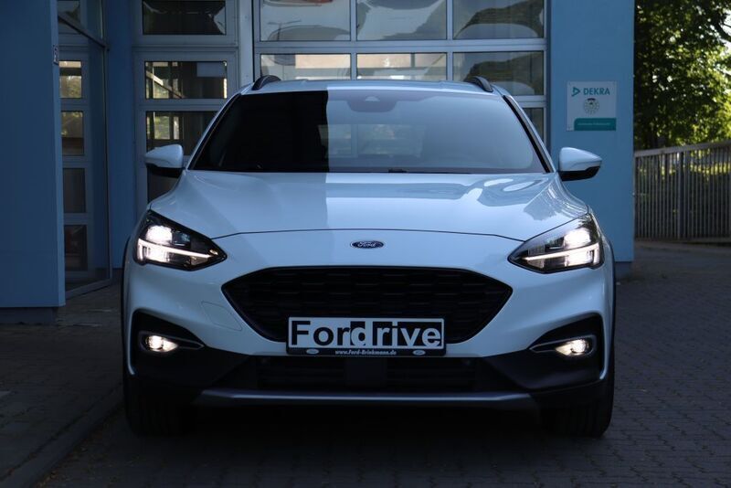 Gebraucht Ford Focus Active X 125 PS (91 kW) 2022 Frostwei Limousine