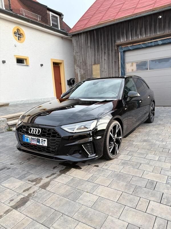 Schwarz Gebraucht 2019 Audi A4 S-Line Kombi | 32.200 € (Superpreis) - Bild 1/4