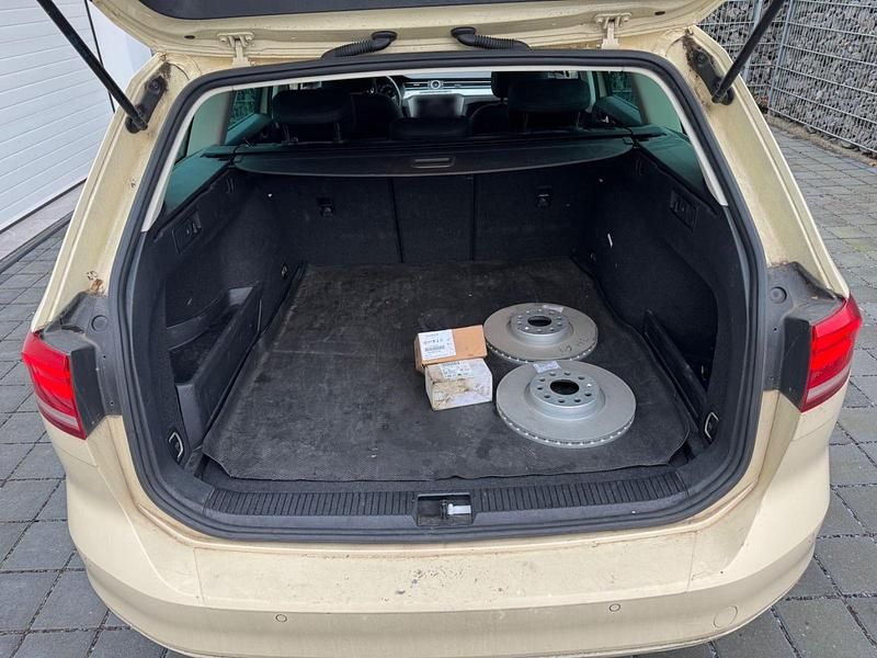 Gebraucht VW Passat 150 PS (110 kW) 2019 Beige Kombi
