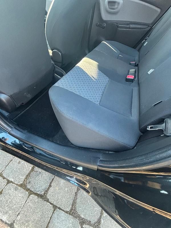 Gebraucht Toyota Yaris 99 PS (72 kW) 2014 Schwarz Kleinwagen