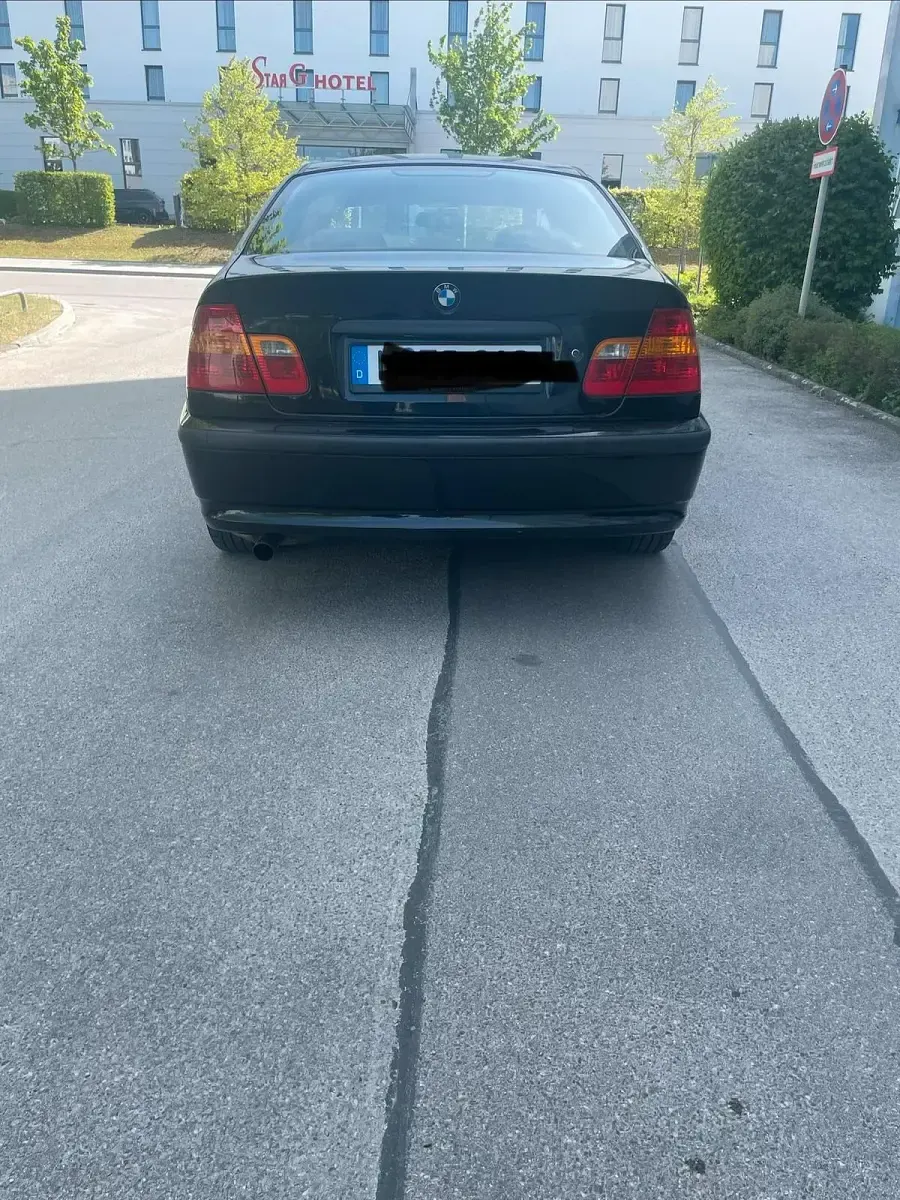 Gebraucht BMW 318 143 PS (105 kW) 2001 Schwarz Limousine