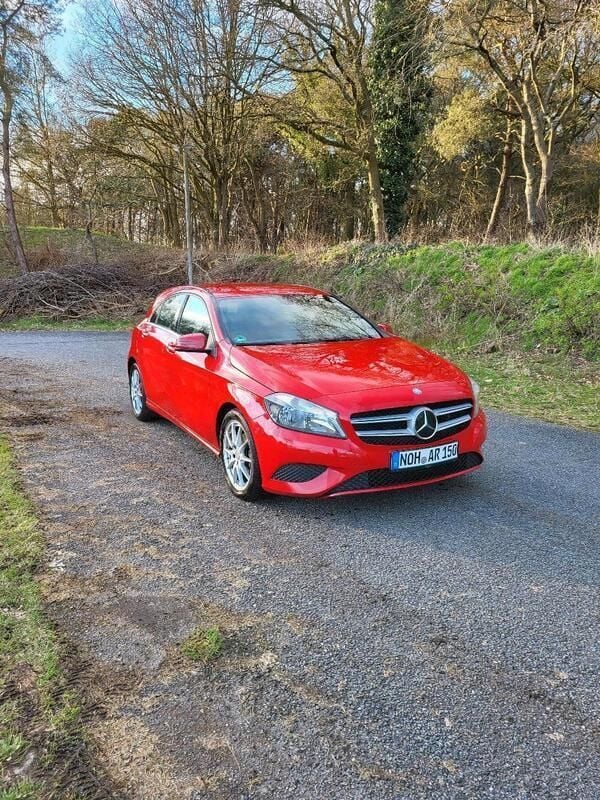 Rot Gebraucht 2013 Mercedes A180 Urban Limousine | 6.500 € (Superpreis) - Bild 1/4