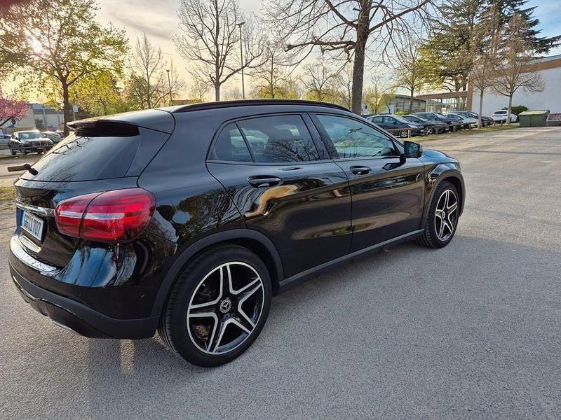 Gebraucht Mercedes GLA220 Edition 184 PS (135 kW) 2019 Schwarz SUV