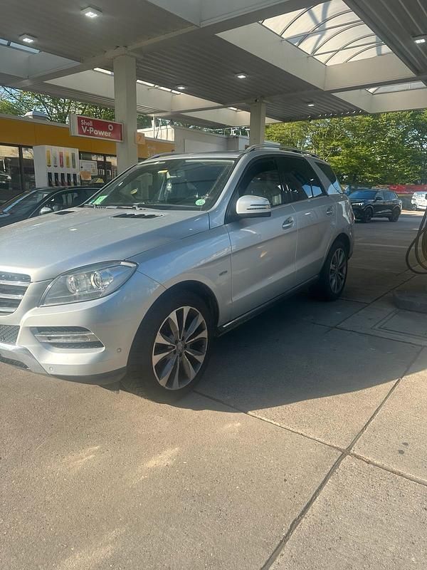 Używany Mercedes 350 315 KM (231 kW) 2012 Srebrny SUV