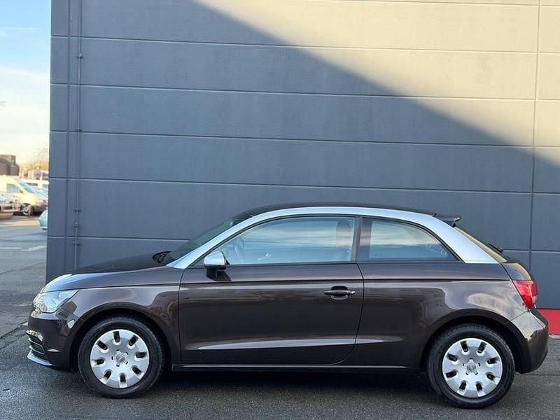 Używany Audi A1 Attraction 90 KM (66 kW) 2013 Brązowy Hatchback