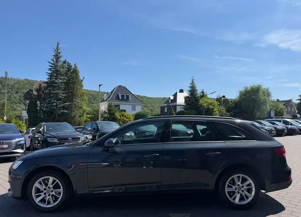 Gebraucht Audi A4 Sport 150 PS (110 kW) 2019 Grau Kombi