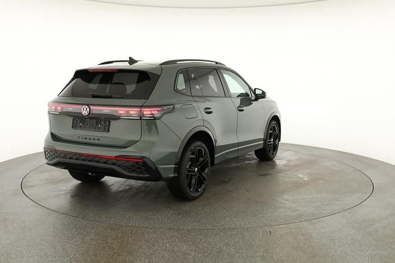 Neu VW Tiguan R-line 272 PS (200 kW) 2026 Cipressino grün metallic SUV
