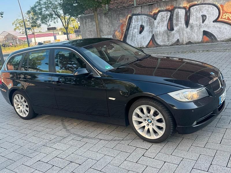 Schwarz Gebraucht 2006 BMW 325 Kombi | 3.390 € - Bild 1/4