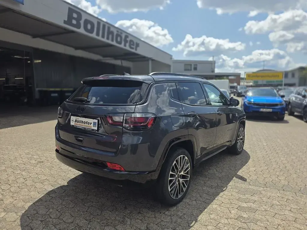 Gebraucht Jeep Compass Summit 131 PS (96 kW) 2025 Grau SUV
