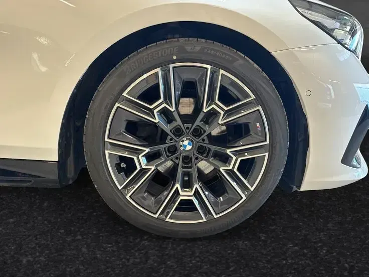 Gebraucht BMW 520 Performance 197 PS (144 kW) 2025 Mineralweiss Limousine
