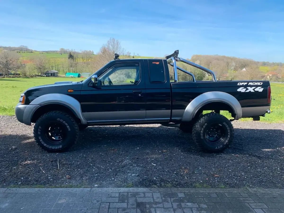 Gebraucht Nissan Navara 133 PS (97 kW) 2003 Schwarz Pickup