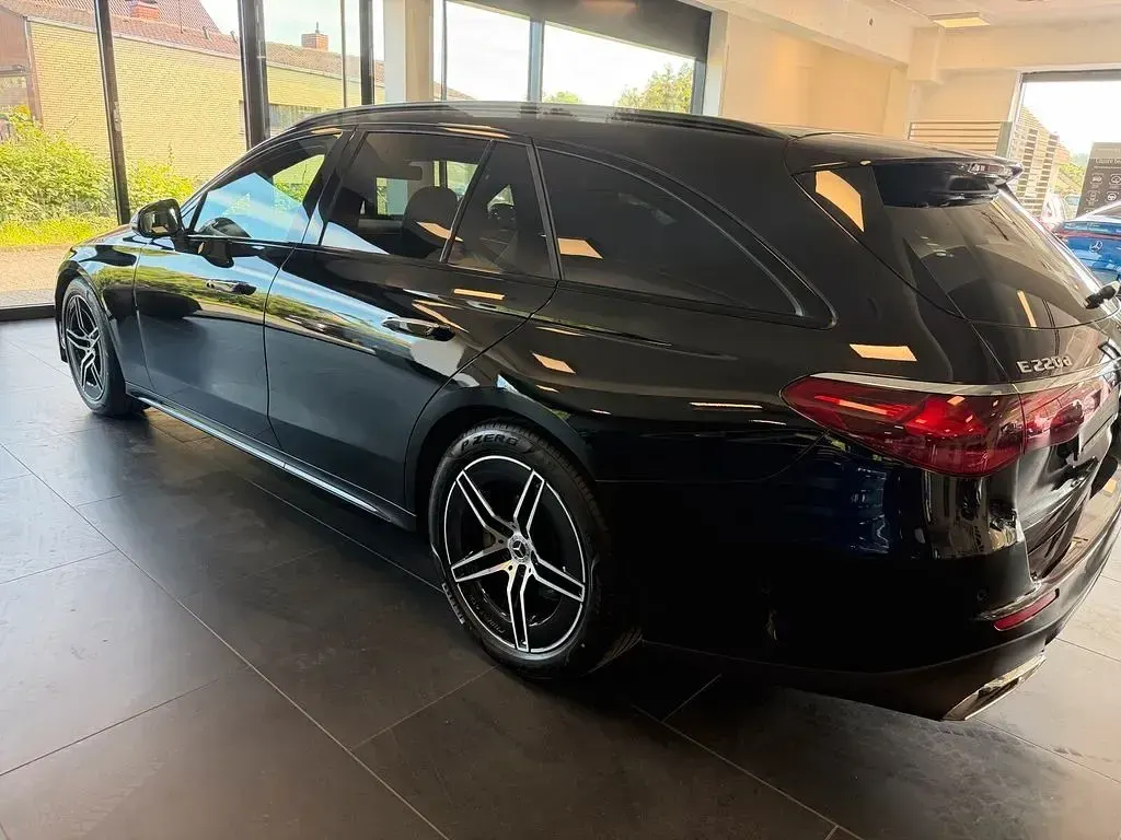 Używany Mercedes E220 Advanced 198 KM (145 kW) 2025 Czarny Sedan/Limuzyna