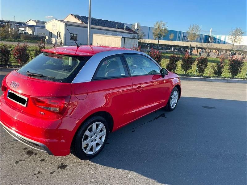 Gebraucht Audi A1 Attraction 105 PS (77 kW) 2011 Rot Kleinwagen