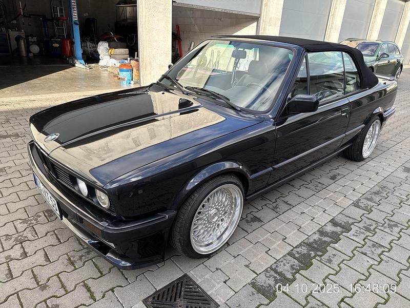 Schwarz Gebraucht 1990 BMW 325 Cabriolet Cabrio | 22.000 € - Bild 1/4