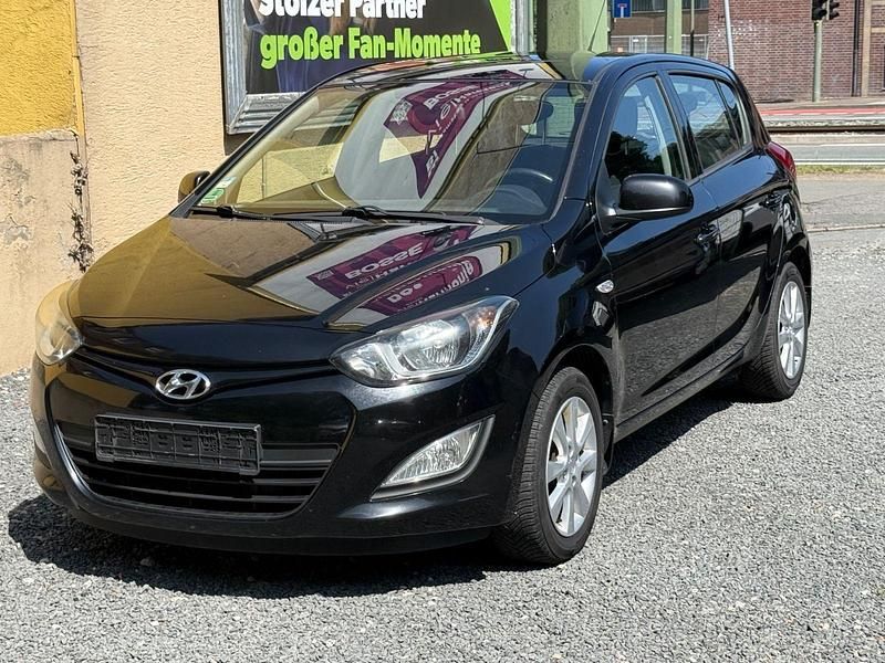 Schwarz Gebraucht 2014 Hyundai i20 Classic Kleinwagen | 2.750 € (Teuer) - Bild 1/4
