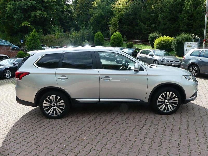 Gebraucht Mitsubishi Outlander 150 PS (110 kW) 2018 Silber SUV