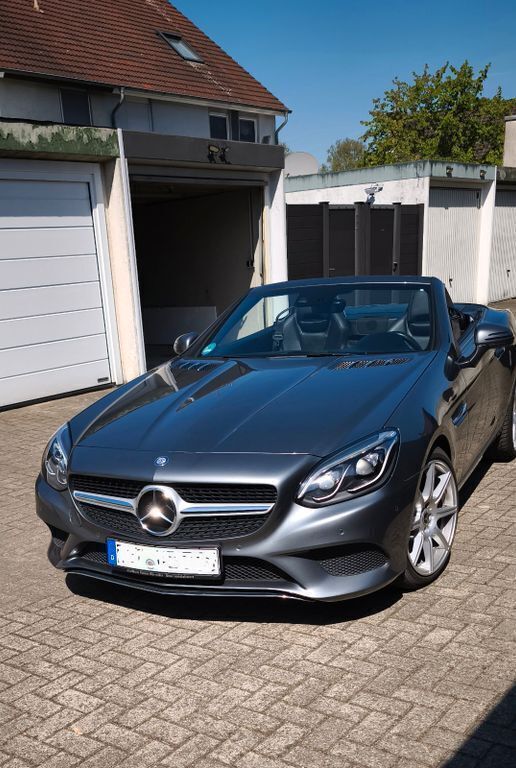 Grau Gebraucht 2016 Mercedes SLC200 Cabrio | 22.500 € (Superpreis) - Bild 1/4