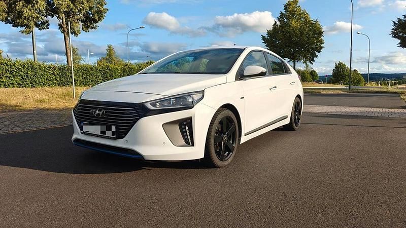 Weiß Gebraucht 2016 Hyundai Ioniq Premium Limousine | 14.480 € (Fairer Preis) - Bild 1/4
