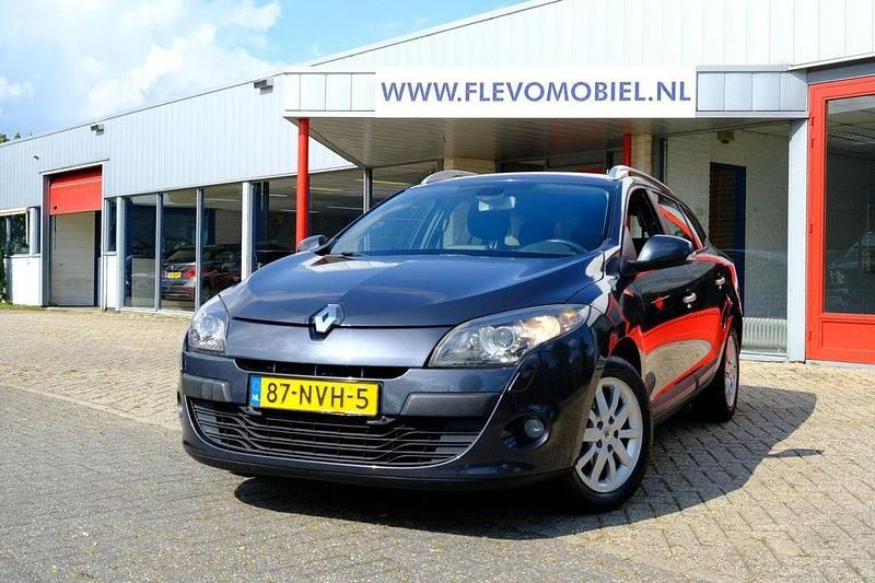 Grau Gebraucht 2010 Renault Mégane III Expression Kombi | 2.850 € (Fairer Preis) - Bild 1/4