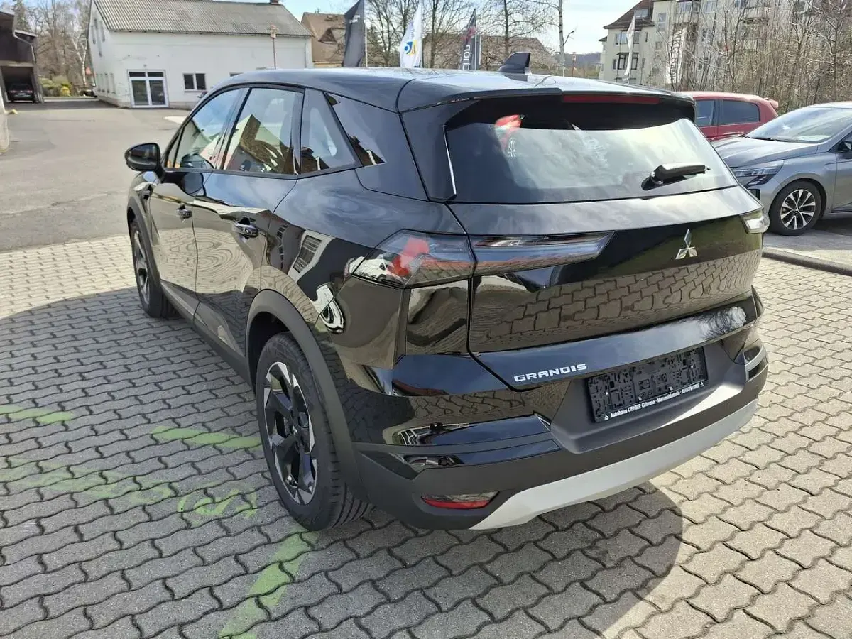 Neu Mitsubishi Grandis Diamant Edition 141 PS (103 kW) 2026 Onyx schwarz SUV