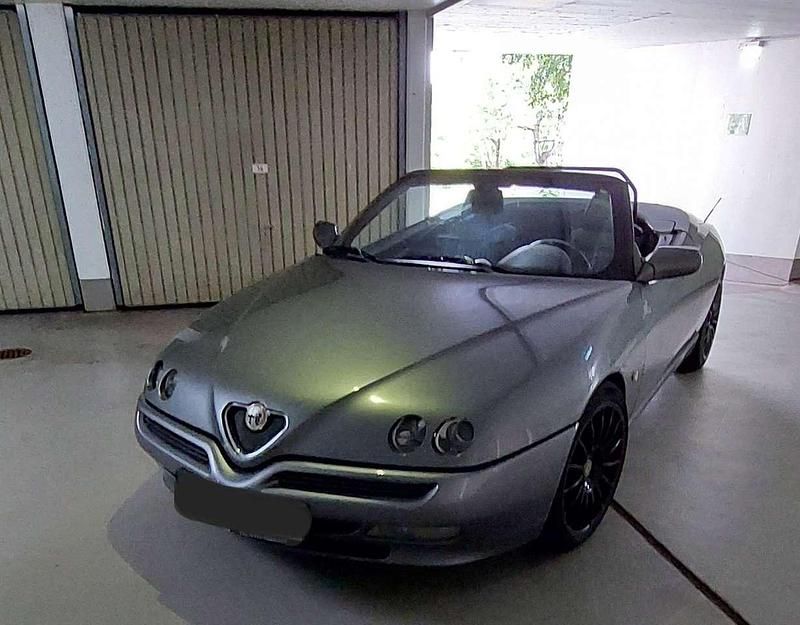 Grau Gebraucht 1999 Alfa Romeo Spider Cabrio | 3.500 € (Teuer) - Bild 1/3