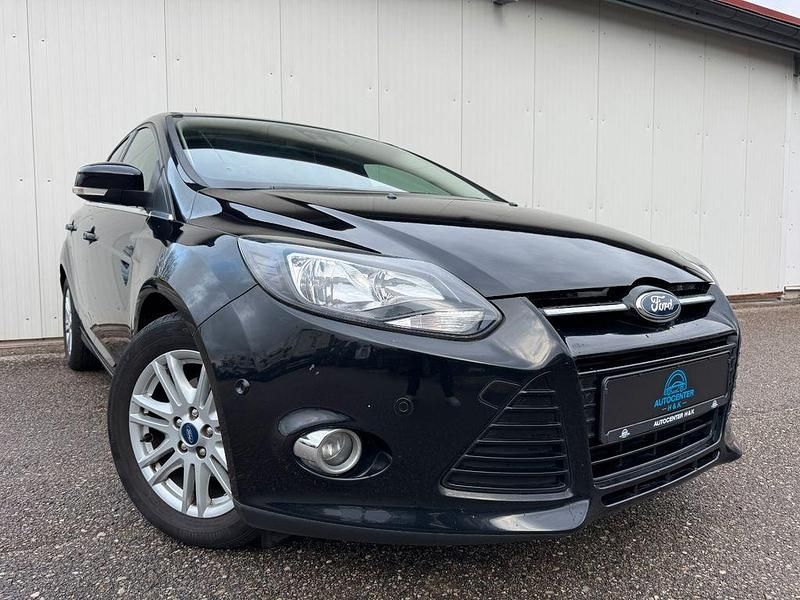 Schwarz Gebraucht 2013 Ford Focus Titanium Limousine | 6.899 € (Fairer Preis) - Bild 1/4