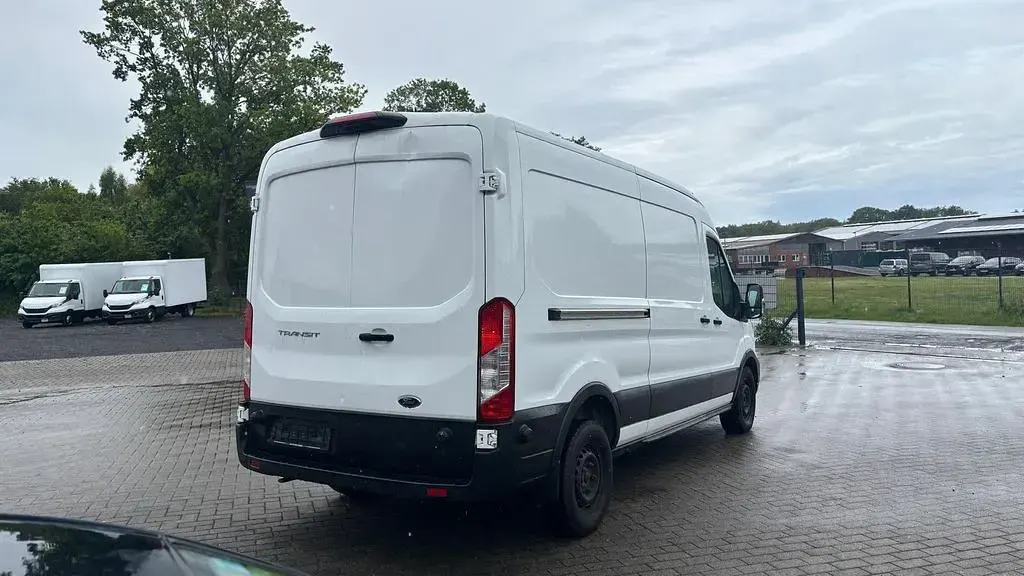 Używany Ford Transit Trend 131 KM (96 kW) 2021 Biały Sedan/Limuzyna