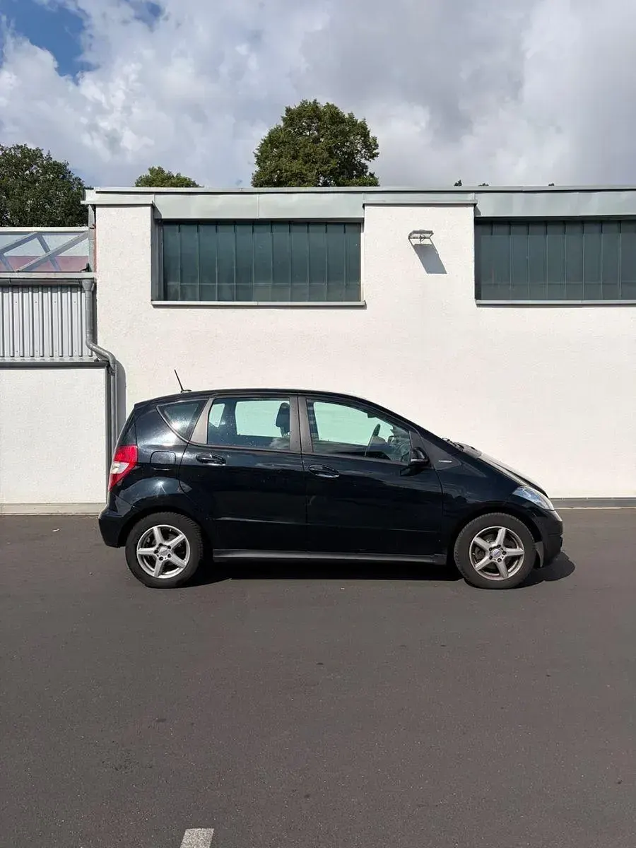 Gebraucht Mercedes A160 Avantgarde 95 PS (69 kW) 2011 Schwarz Kleinwagen